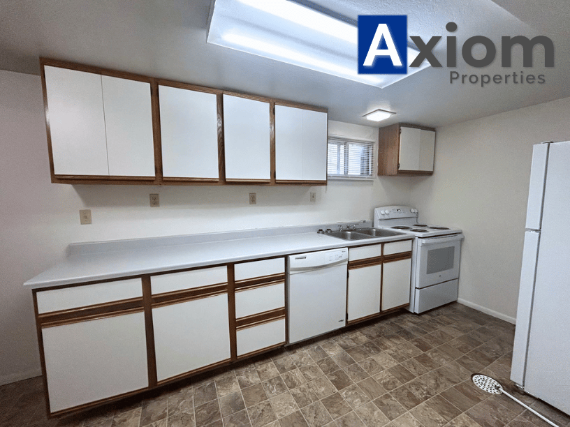1005 1/2 Park Ln - Photo 4 of 15
