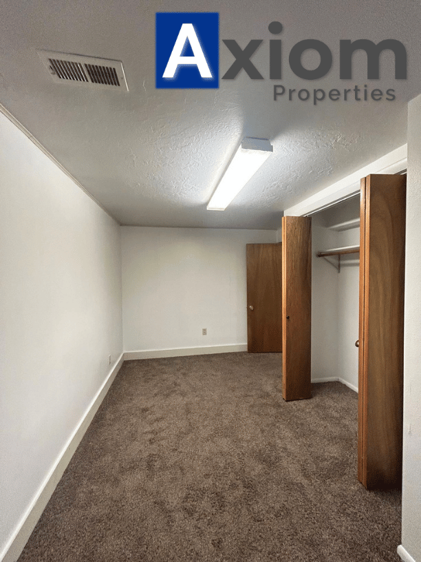 1005 1/2 Park Ln - Photo 5 of 15
