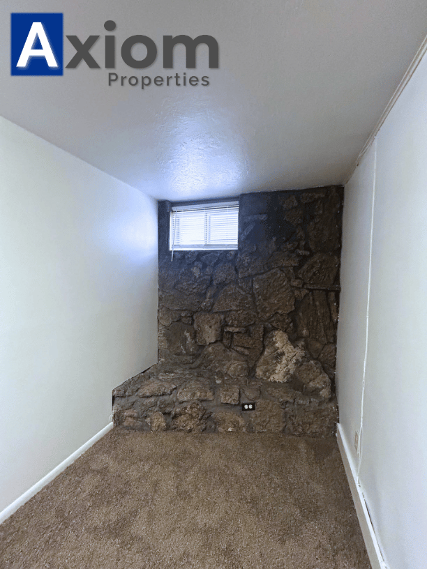 1005 1/2 Park Ln - Photo 7 of 15