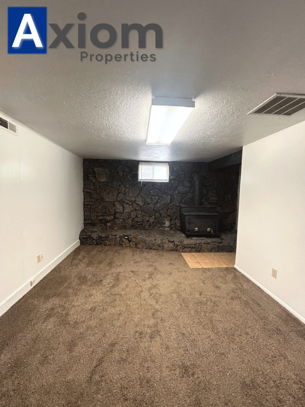 1005 1/2 Park Ln - Photo 6 of 15