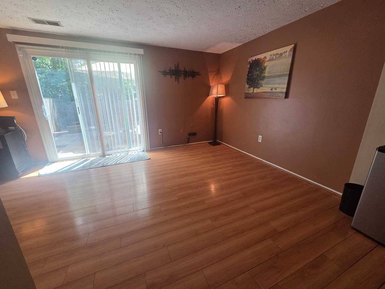 1598 Pin Oak Dr - Photo 2 of 12
