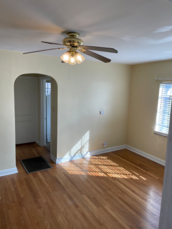 1302 Charleston Ave - Photo 4 of 7