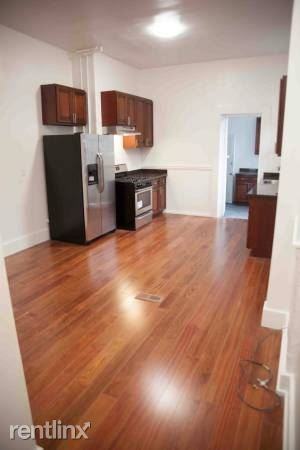 1697 Oak St - Photo 3 of 9