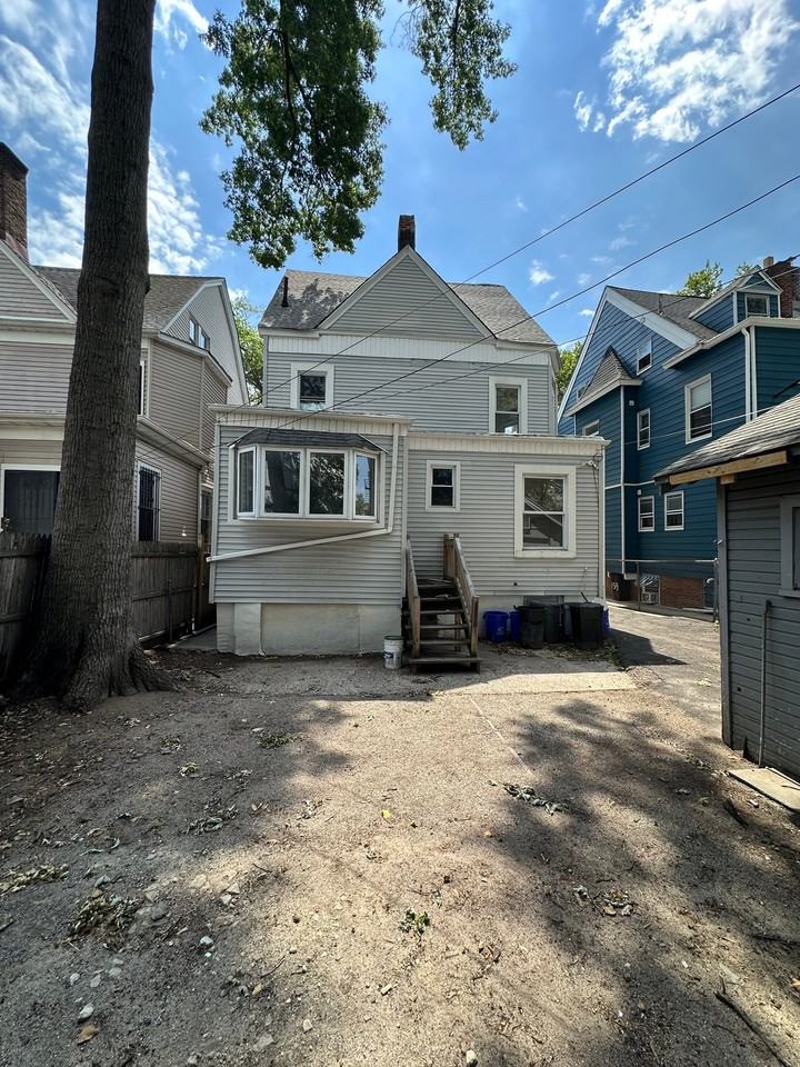 163 Greenwood Ave - Photo 3 of 34