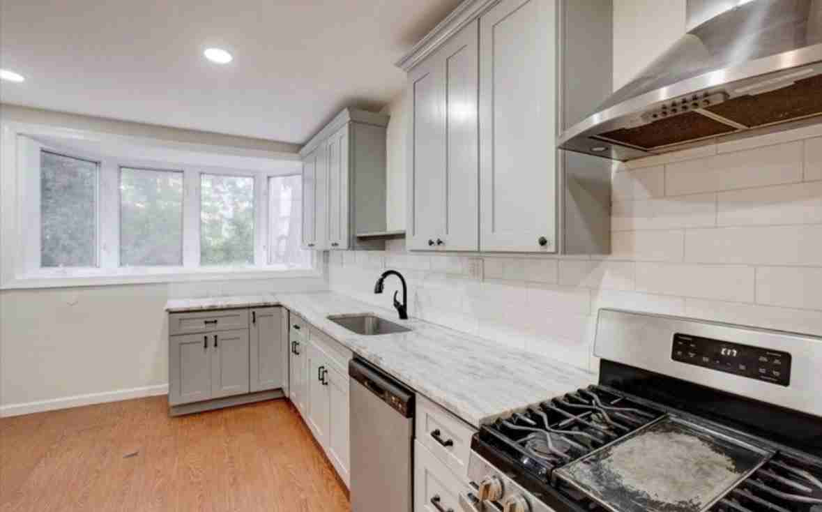 163 Greenwood Ave - Photo 6 of 34
