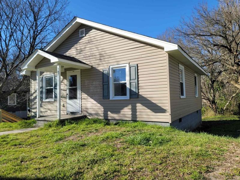 102 Brown St - Photo 2 of 9