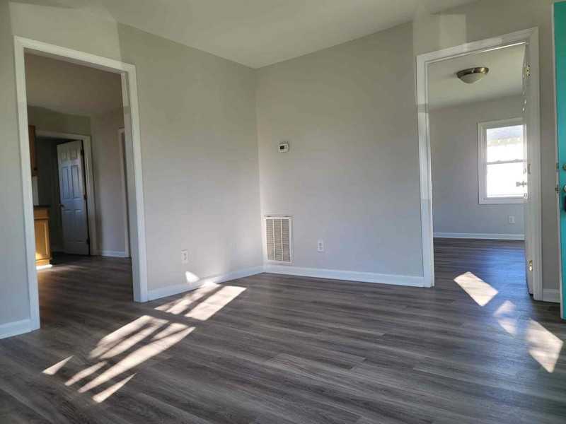102 Brown St - Photo 4 of 9