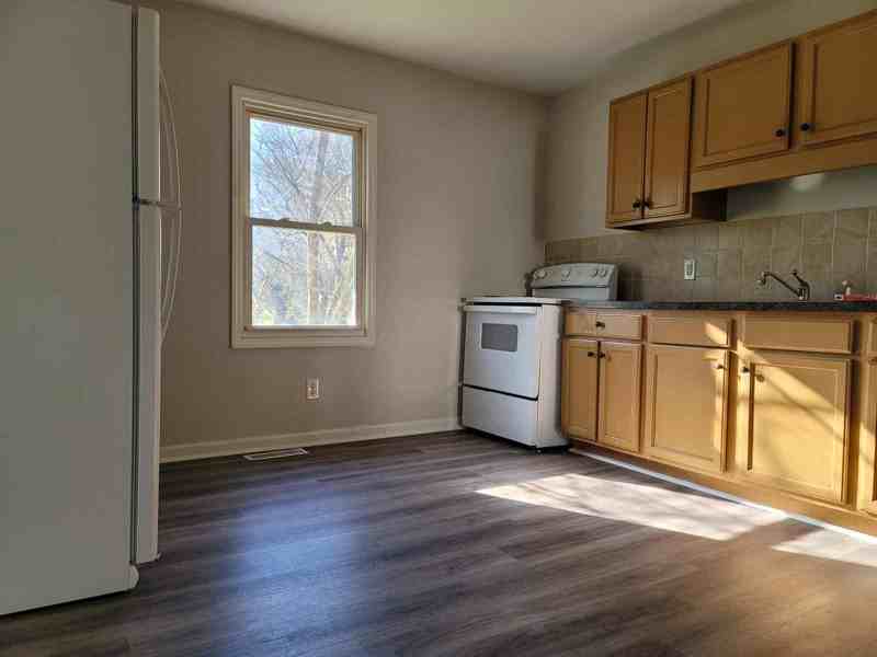102 Brown St - Photo 5 of 9