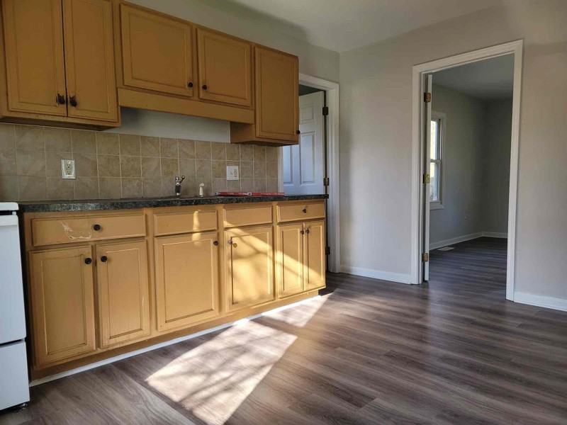 102 Brown St - Photo 6 of 9
