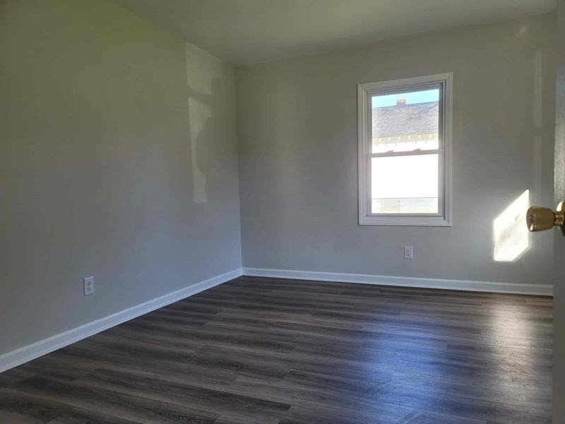 102 Brown St - Photo 7 of 9