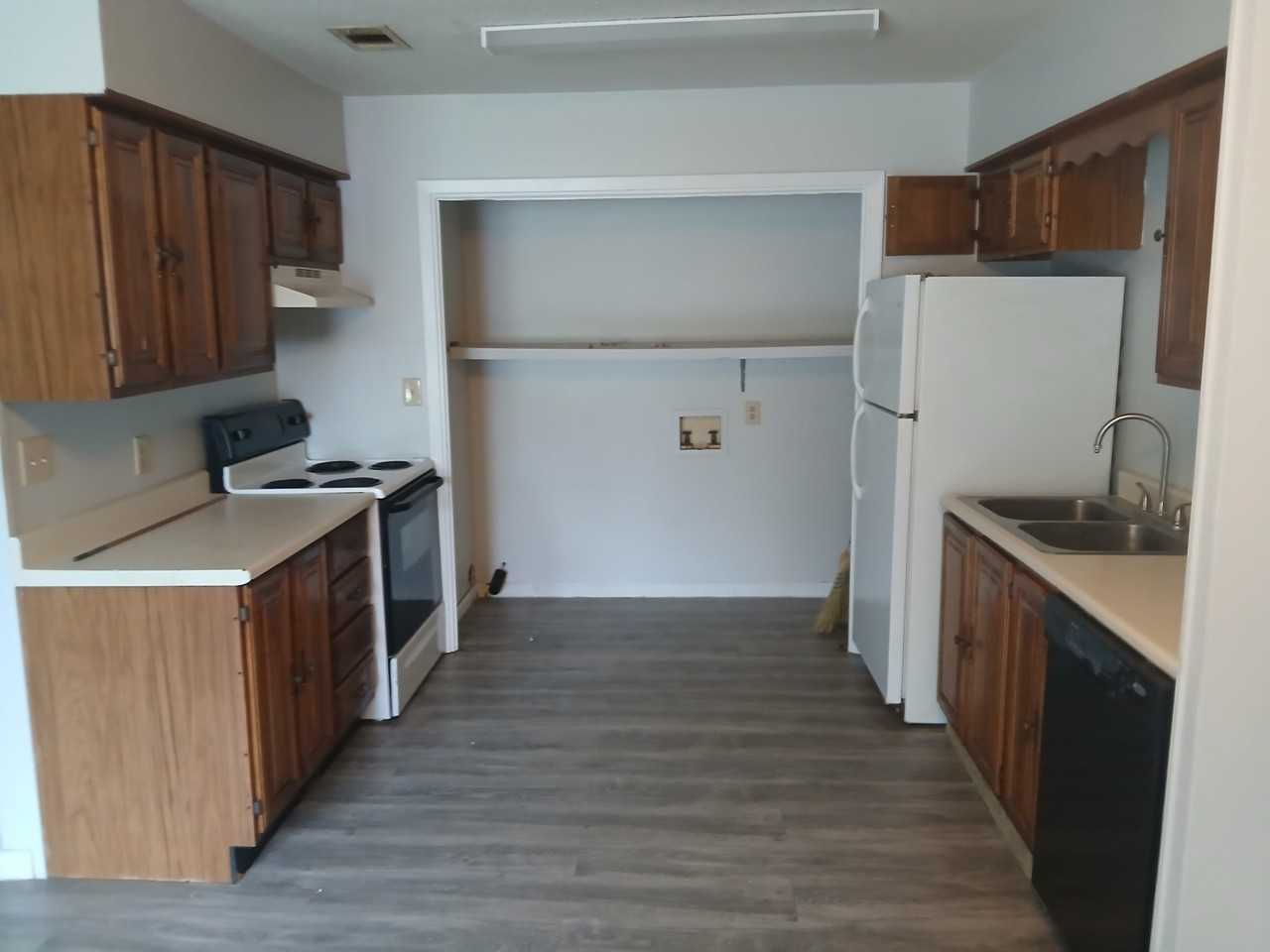 402 Jackson Ave - Photo 2 of 5