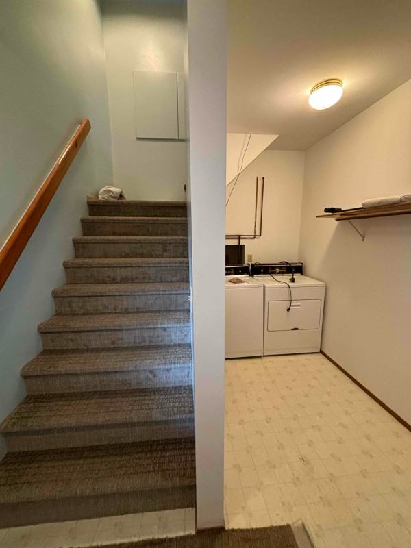 109 W 10th St - Photo 2 of 10