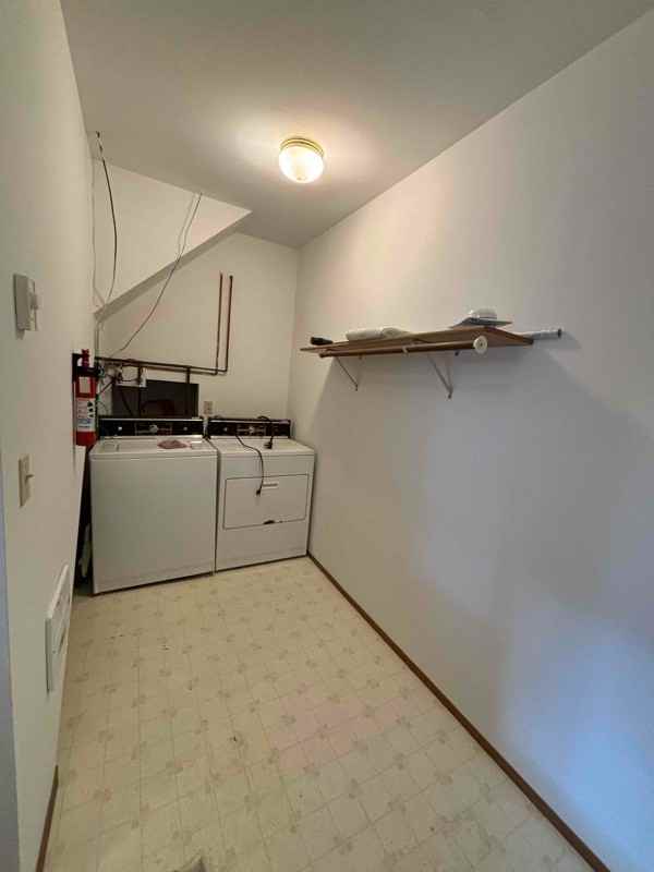109 W 10th St - Photo 3 of 10