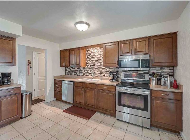 7110 N Rockvale Dr - Photo 2 of 5