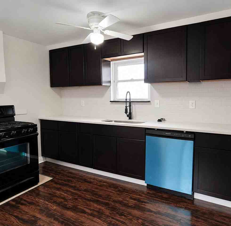 216 N Bradford Ave - Photo 2 of 7
