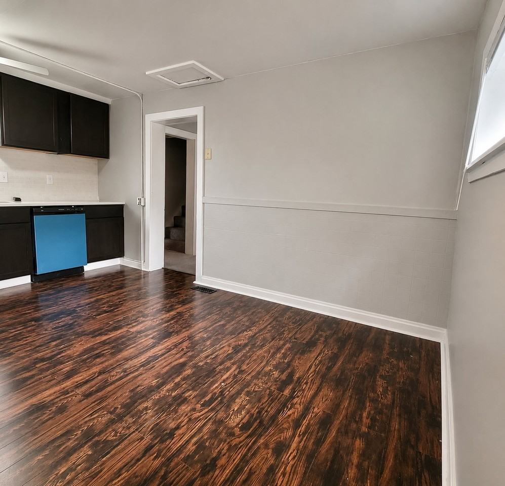 216 N Bradford Ave - Photo 3 of 7