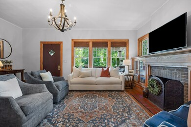 1029 E 5th St - Photo 5 of 19