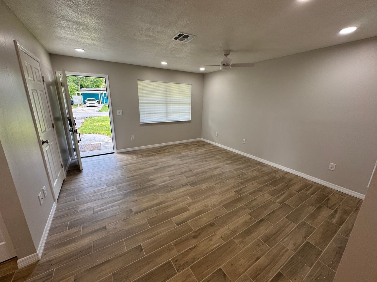 21514 Campbell Dr #21512 - Photo 2 of 11