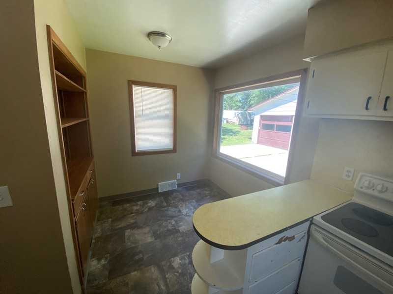 630 W Linden St - Photo 5 of 14