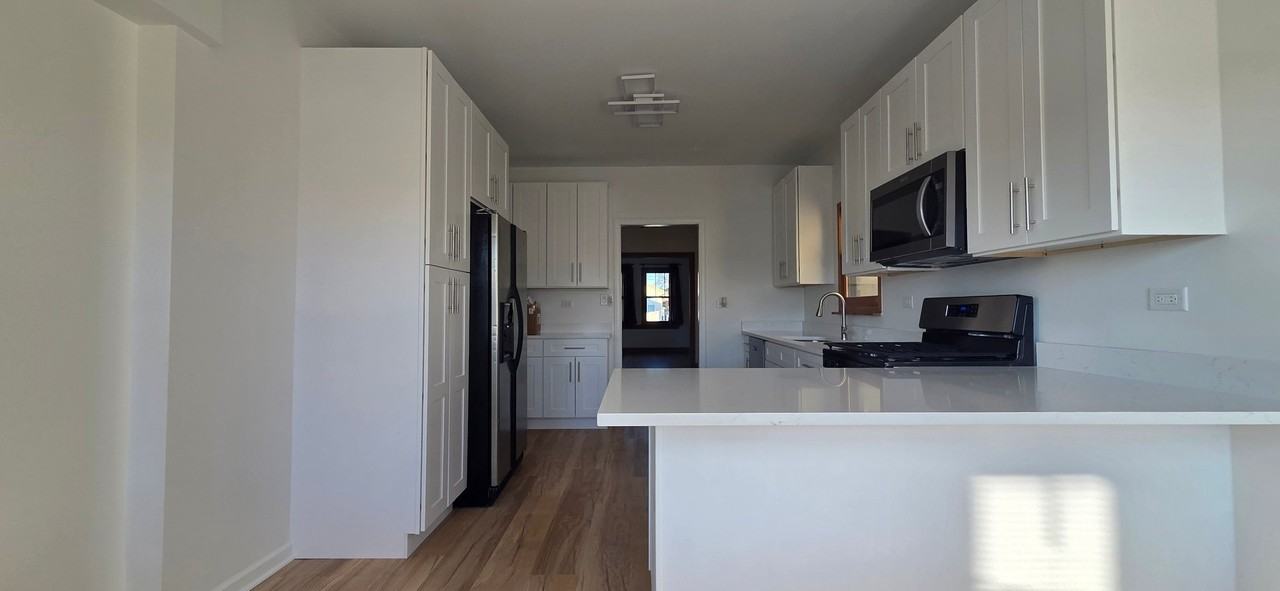 5515 W Grace St - Photo 2 of 12