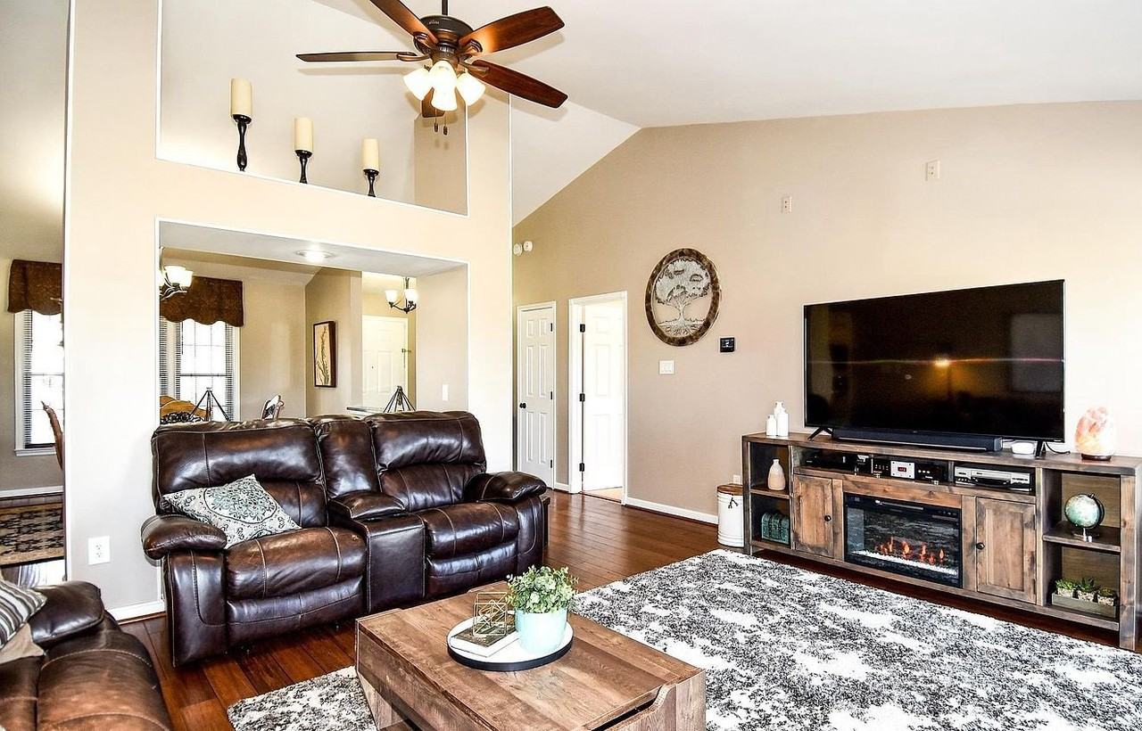 13926 Deviar Dr - Photo 2 of 22