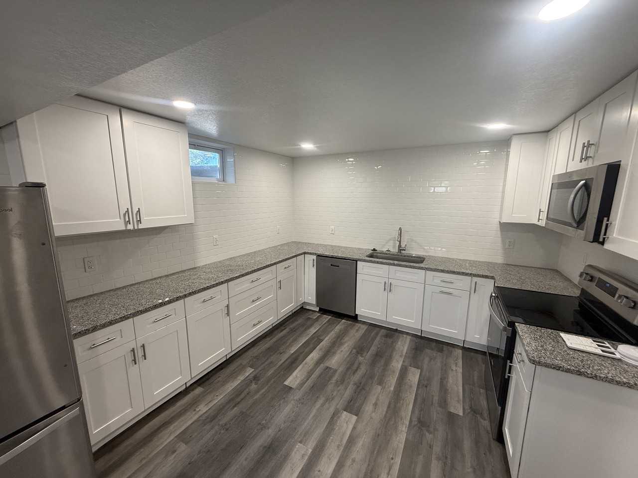7100 Avrum Dr - Photo 5 of 14