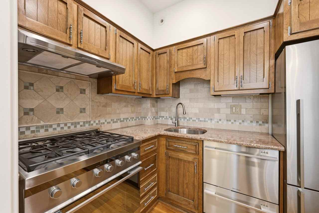 5168 Fulton St Nw - Photo 6 of 20