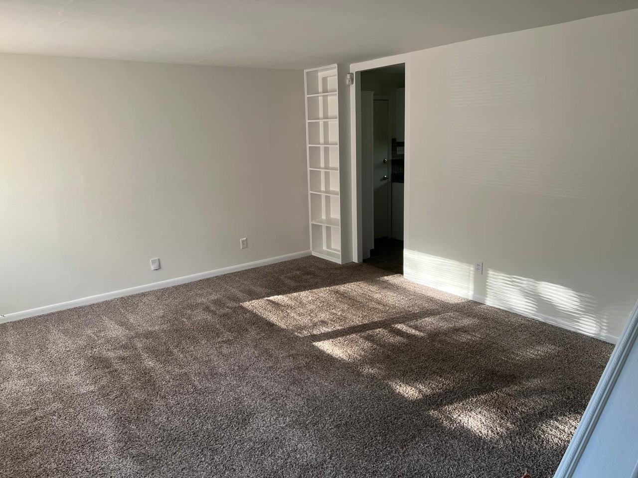 1450 Blaine Dr - Photo 3 of 16