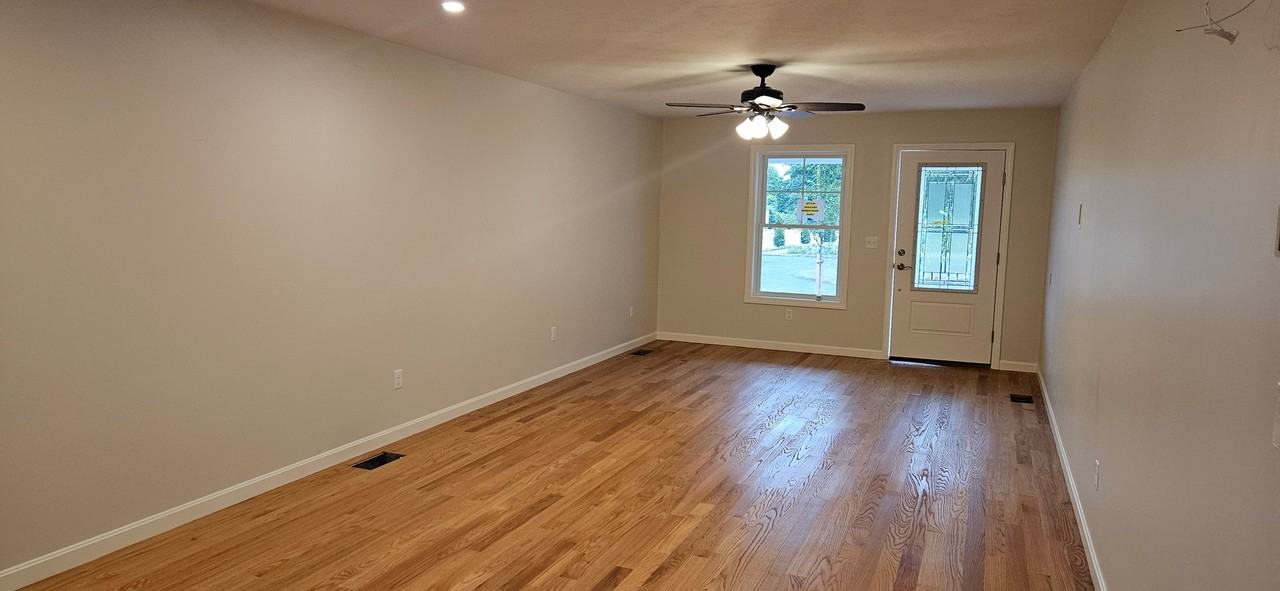 719 Putnam Pike - Photo 5 of 33