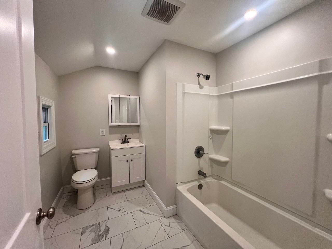 60 Kallen Ave - Photo 5 of 13