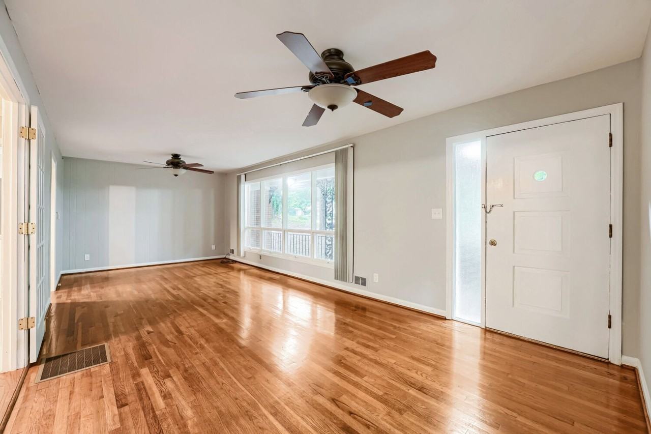 109 Hickory Ave - Photo 4 of 17