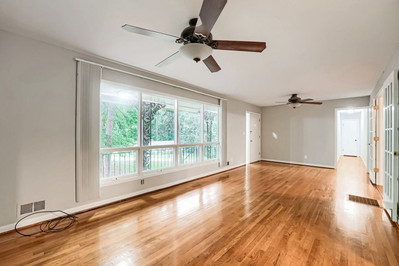 109 Hickory Ave - Photo 5 of 17