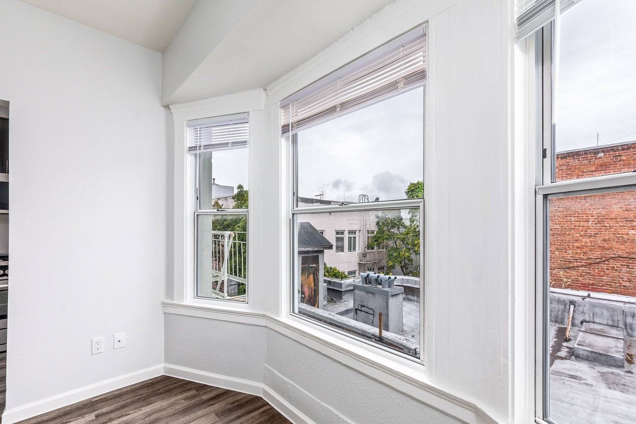 839 Leavenworth - Photo 2 of 24