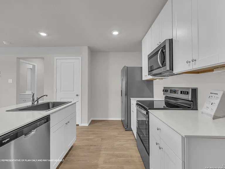 158 Surrey Oaks - Photo 3 of 11