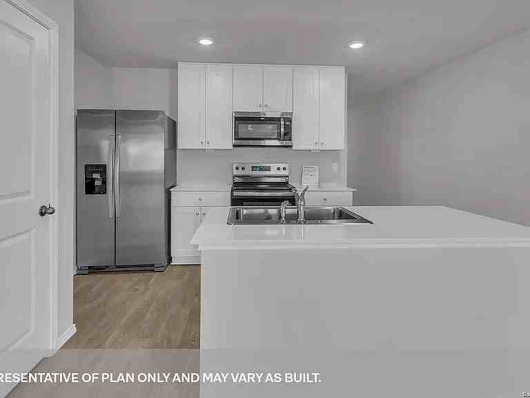 158 Surrey Oaks - Photo 5 of 11
