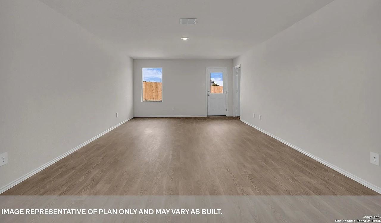 158 Surrey Oaks - Photo 7 of 11