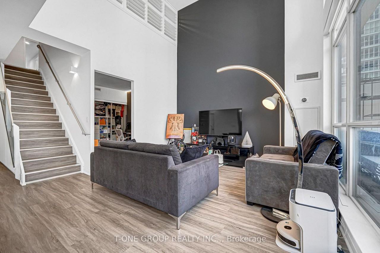 8 Telegram Mews - Photo 2