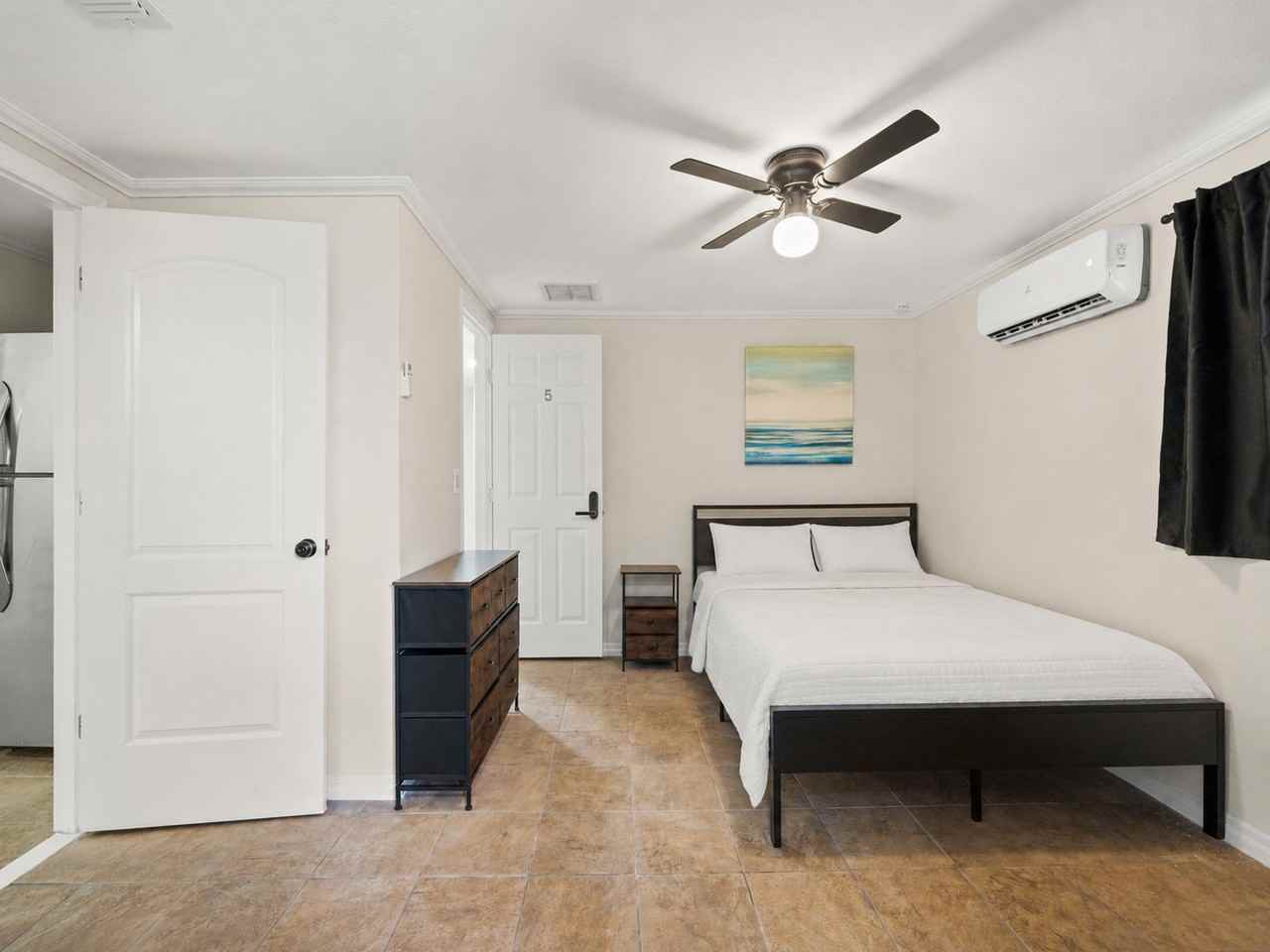8823 W Robson St #5 - Photo 4 of 13