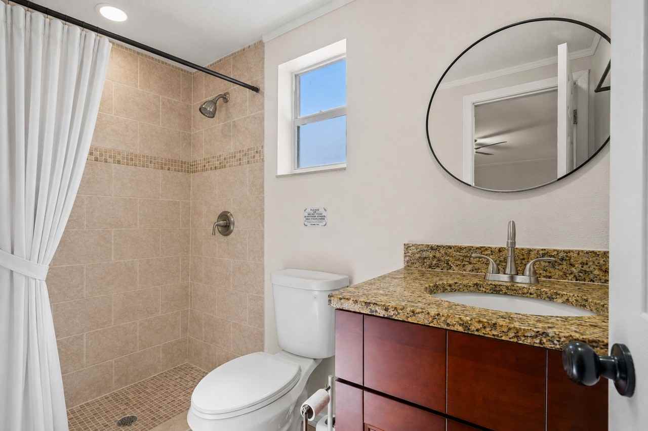 8823 W Robson St #5 - Photo 7 of 13