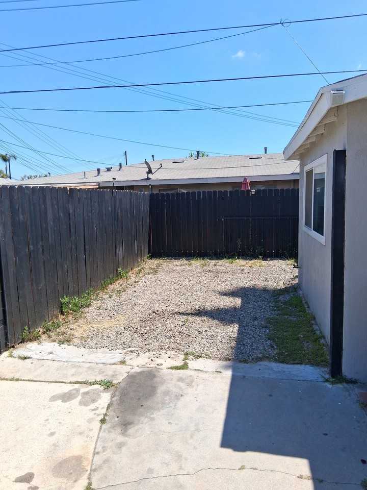 327 S Wayfield St - Photo 2 of 15