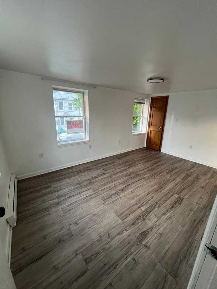 162 Lincoln St #2 - Photo 4 of 11
