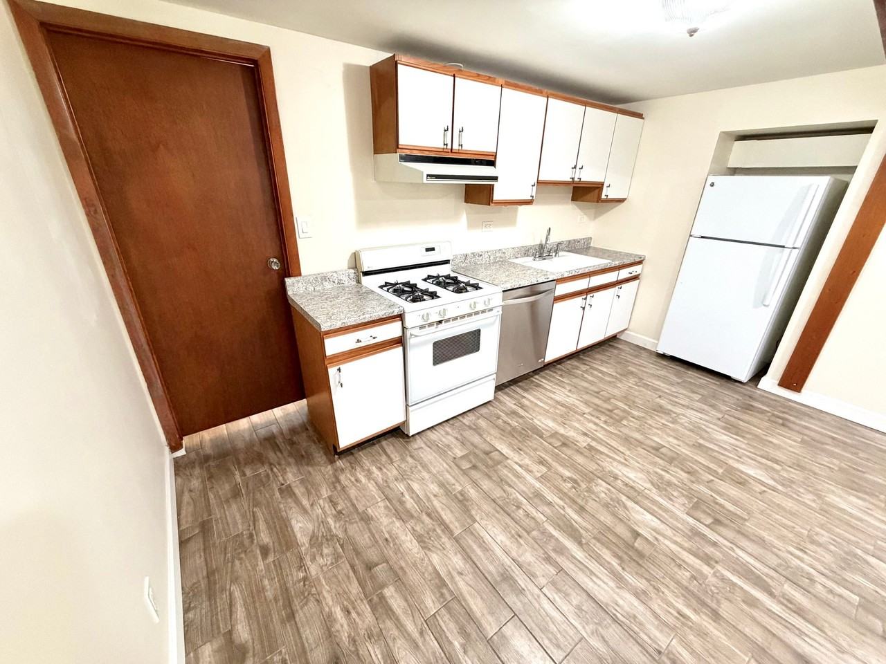 175 E Van Buren St #3 - Photo 5 of 8