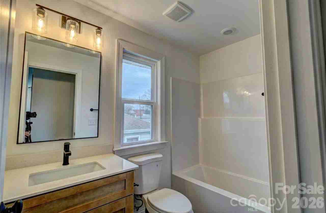 340 Hudson St - Photo 6 of 13