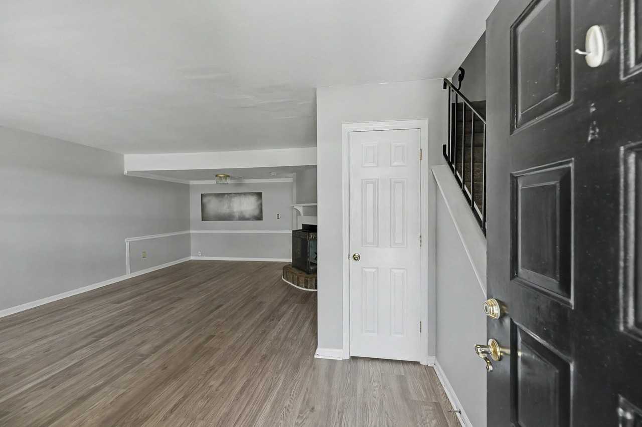 2924 Cathedral Ln - Photo 3 of 19