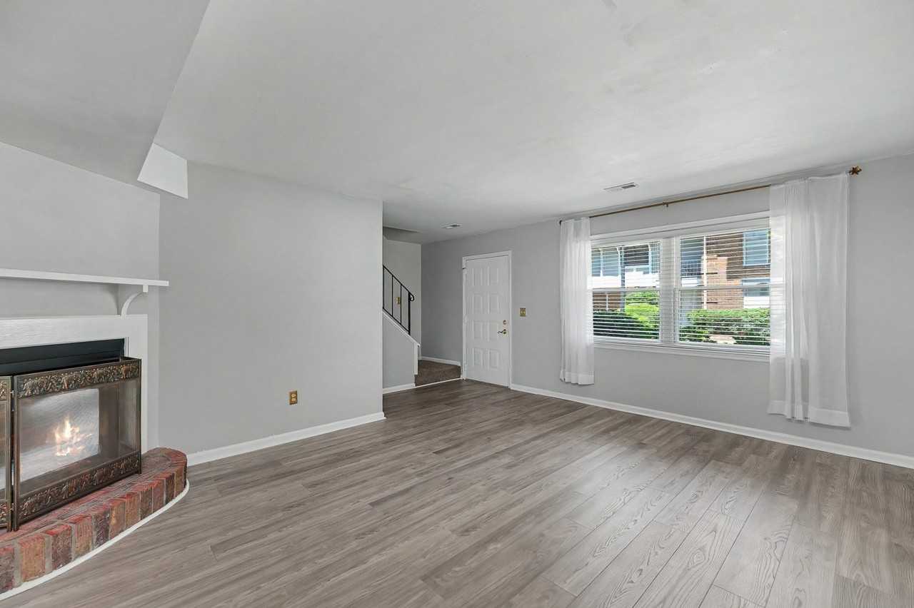 2924 Cathedral Ln - Photo 4 of 19