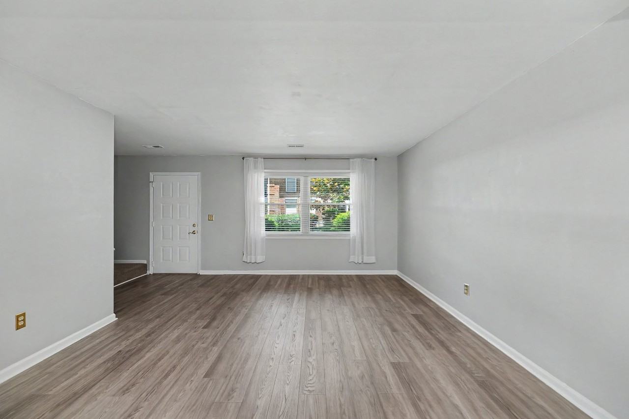2924 Cathedral Ln - Photo 5 of 19