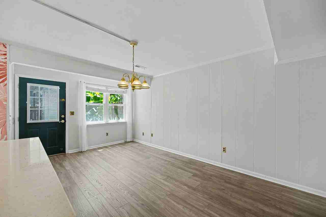 2924 Cathedral Ln - Photo 6 of 19