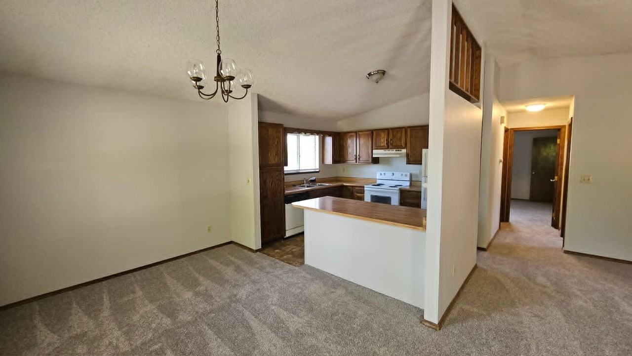 5060 Horseshoe Bend St - Photo 6 of 20