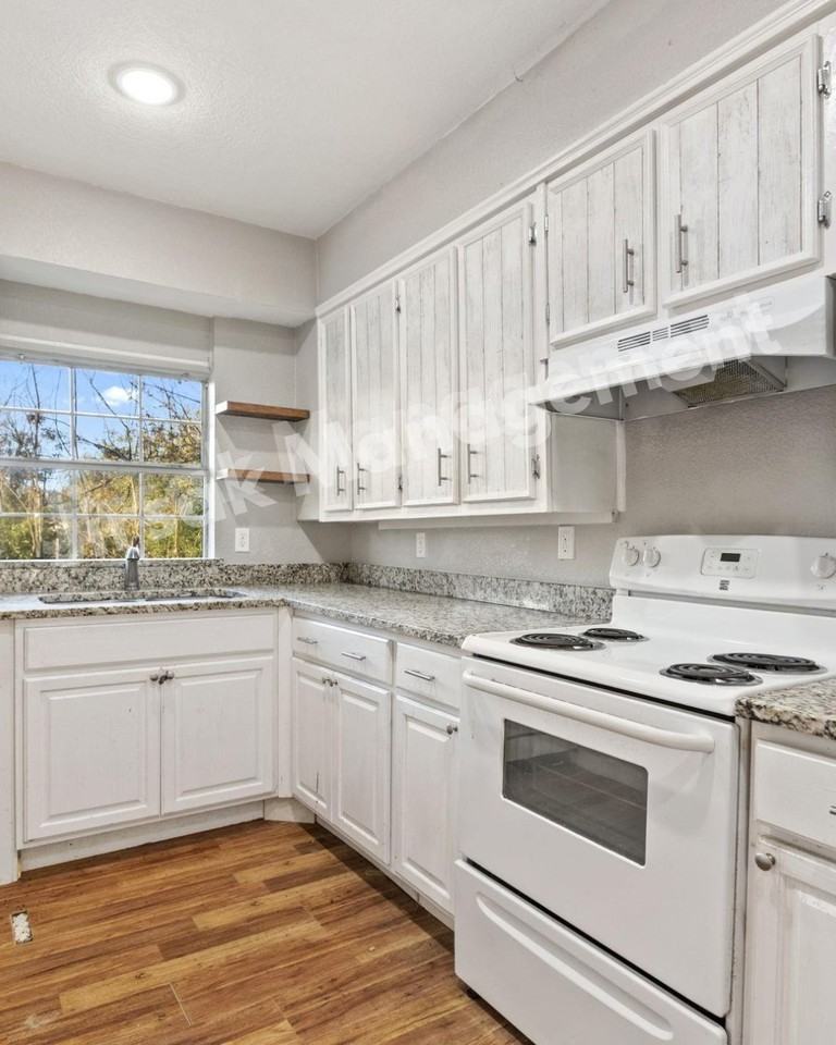 202 S Dunbar Ln - Photo 4 of 12