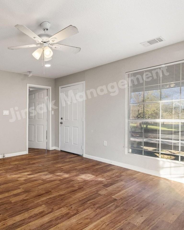 202 S Dunbar Ln - Photo 6 of 12